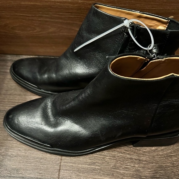 New! Franco Sarto Black Leather A-Nemi zip Booties Ankle Boot. Size 9 - Picture 4 of 5